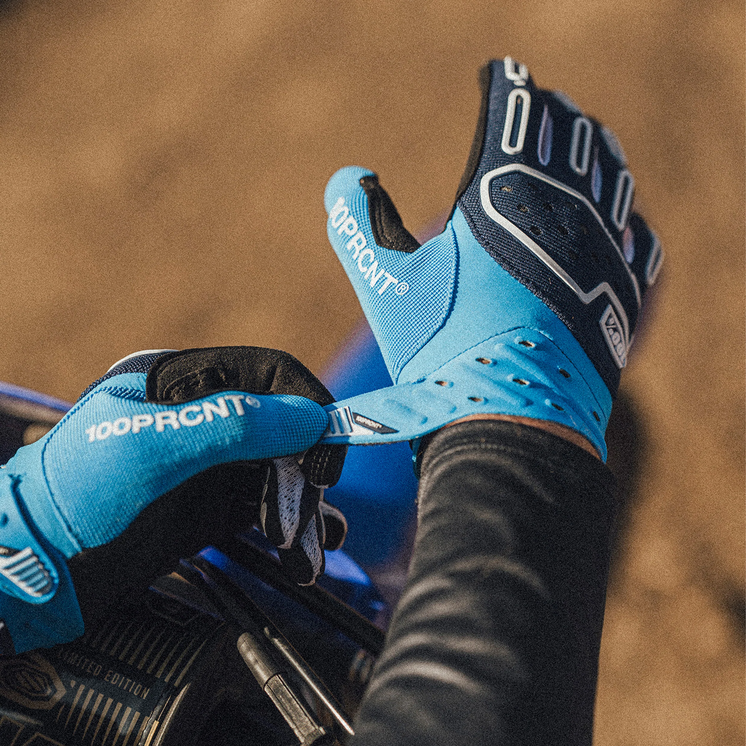 AIRMATIC 2 Gloves Blue - Image 5